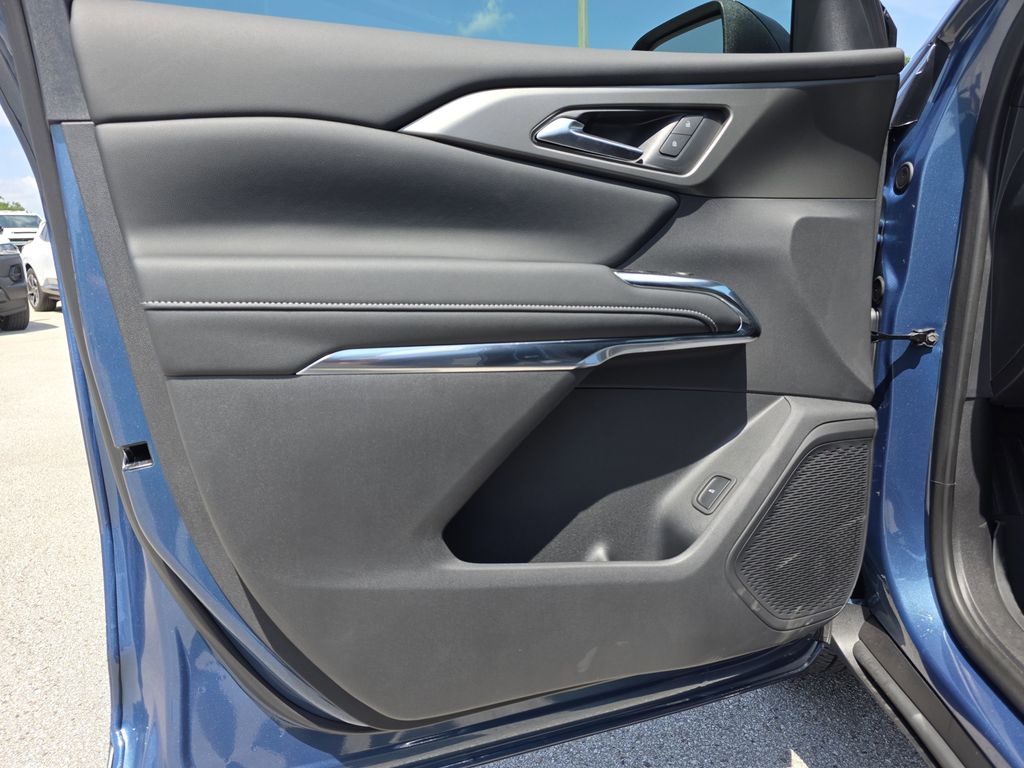 new 2025 Chevrolet Traverse car, priced at $43,066
