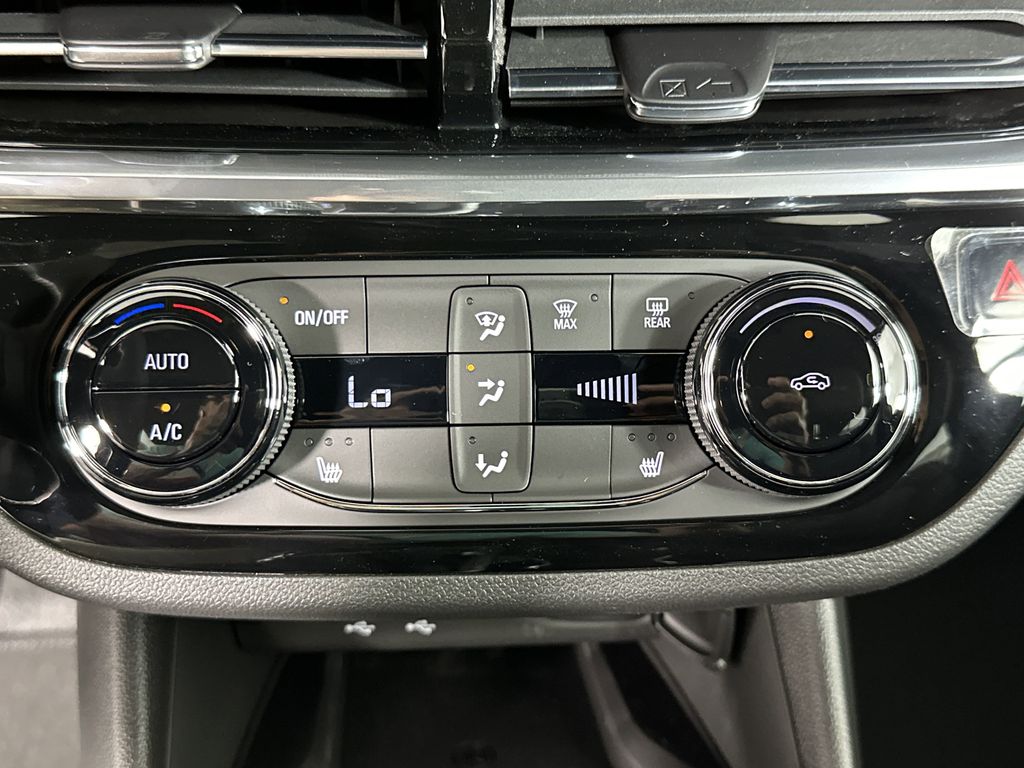 new 2025 Buick Envista car, priced at $29,570