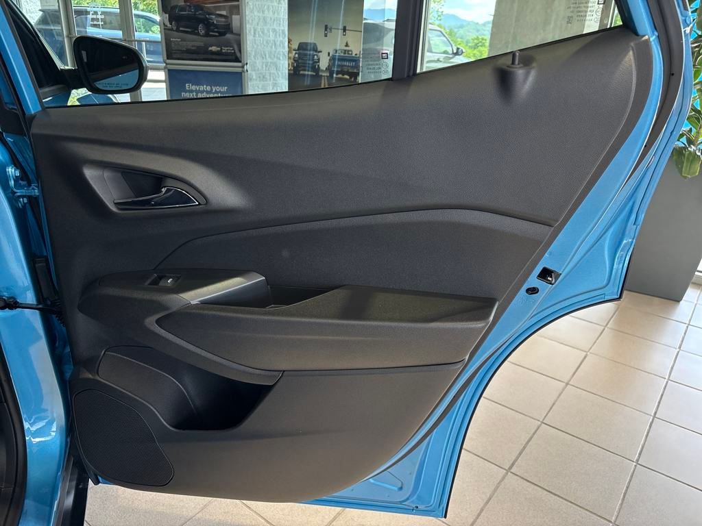 new 2025 Chevrolet Trax car, priced at $25,880