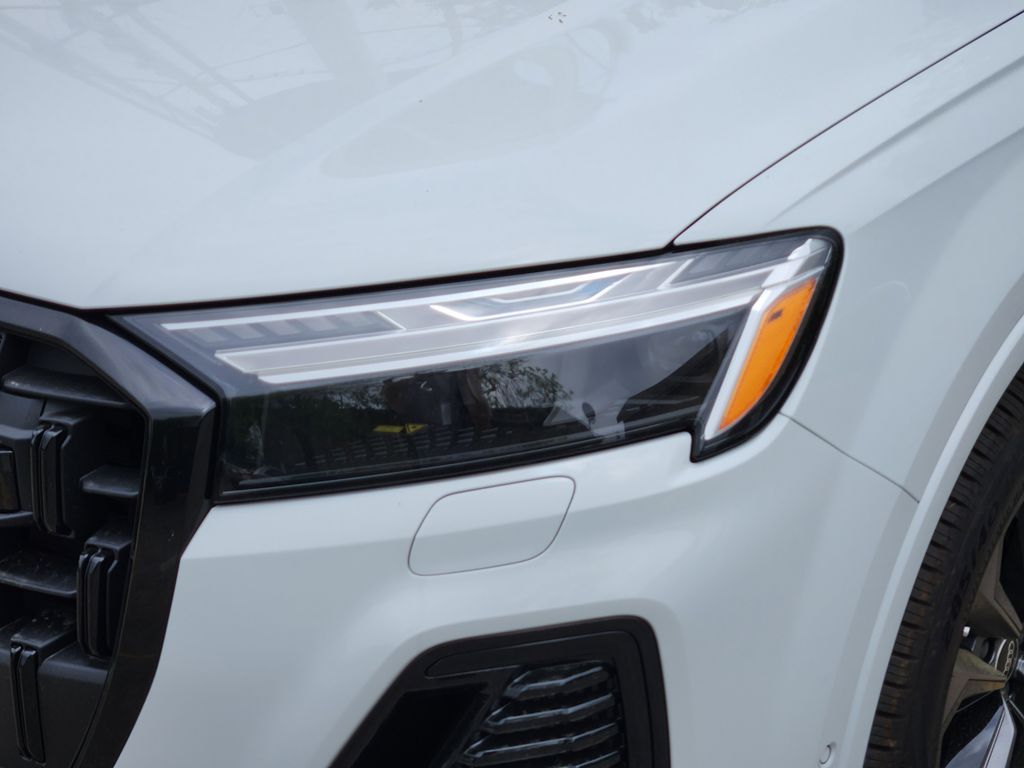 new 2025 Audi Q7 car, priced at $88,655