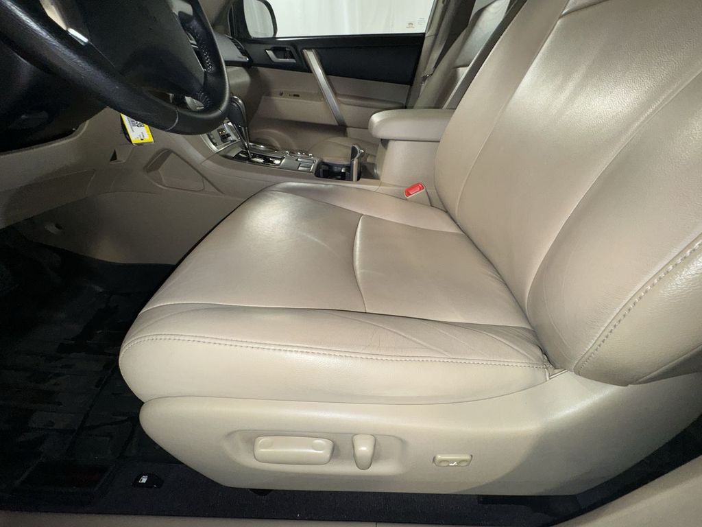 used 2013 Toyota Highlander car, priced at $14,992