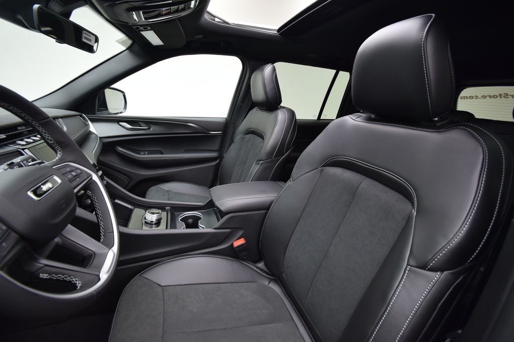 new 2025 Jeep Grand Cherokee car, priced at $44,347