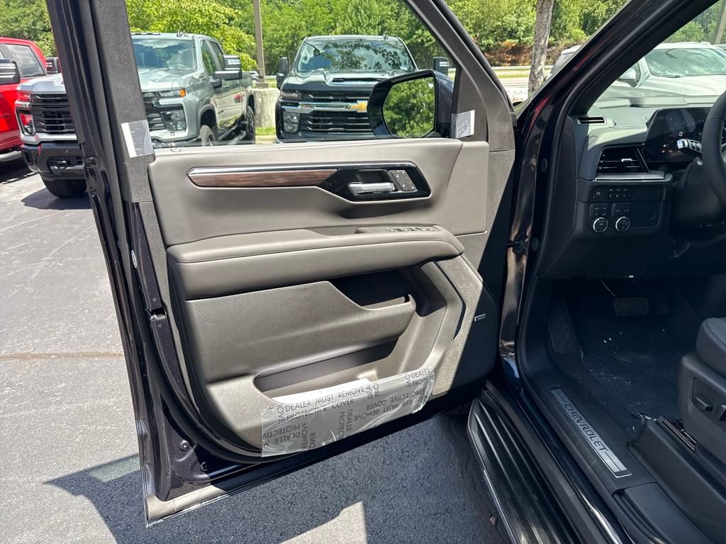 new 2025 Chevrolet Suburban car, priced at $75,380