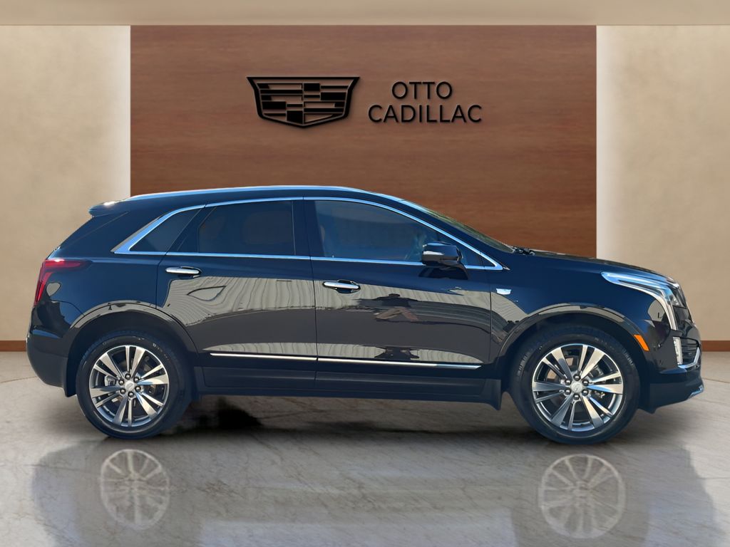 used 2022 Cadillac XT5 car, priced at $36,900