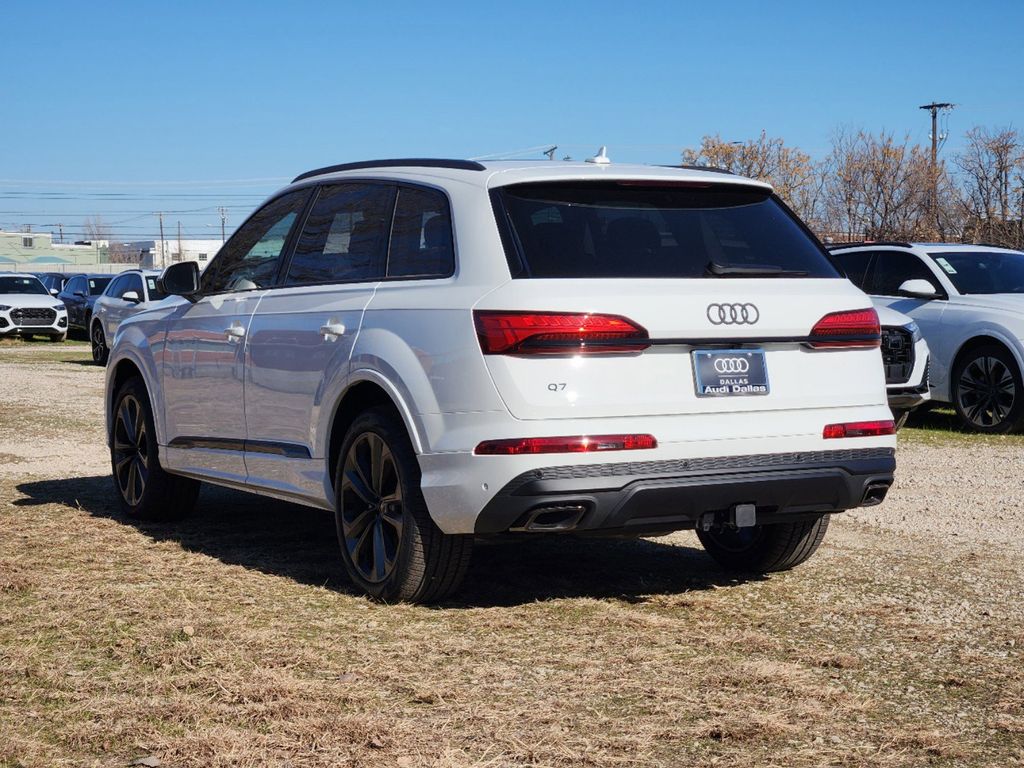 new 2025 Audi Q7 car, priced at $77,010