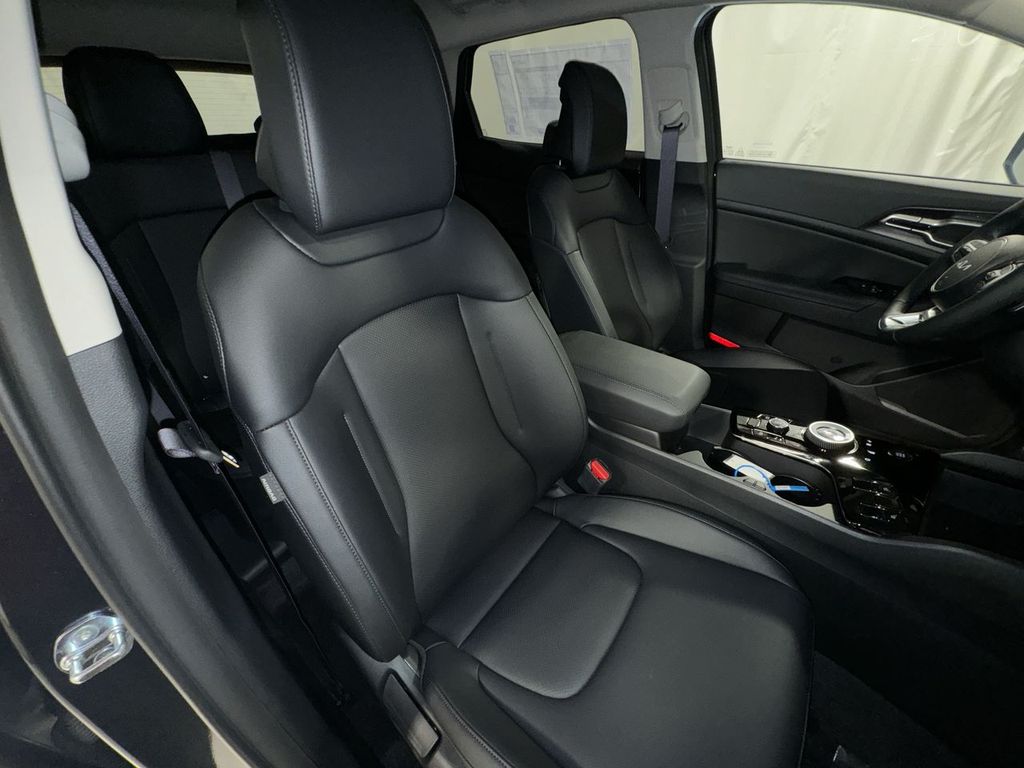 new 2025 Kia Sportage Hybrid car, priced at $33,615
