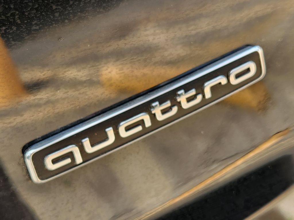 new 2025 Audi Q7 car, priced at $77,840