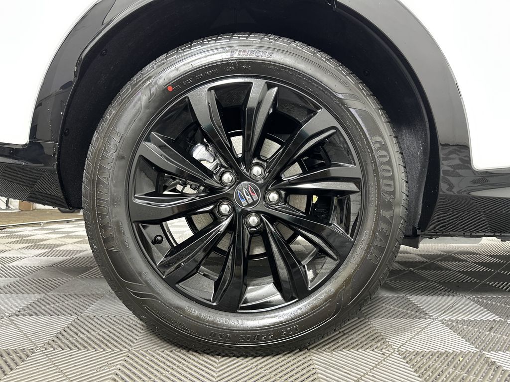 new 2025 Buick Envista car, priced at $29,075