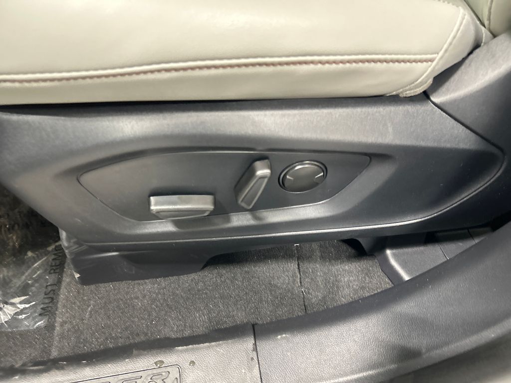 new 2025 Ford Explorer car, priced at $48,084