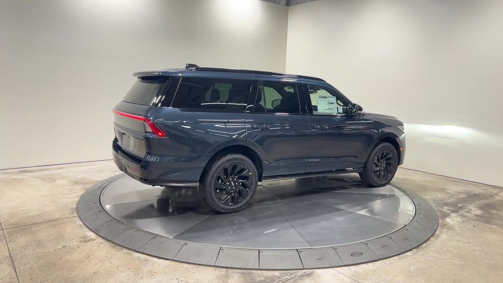 new 2025 Lincoln Navigator car, priced at $106,555