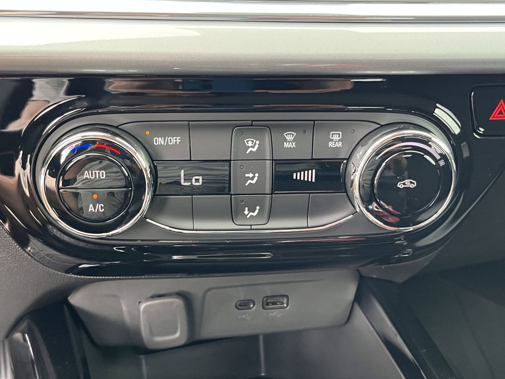 new 2025 Chevrolet Trax car, priced at $22,862
