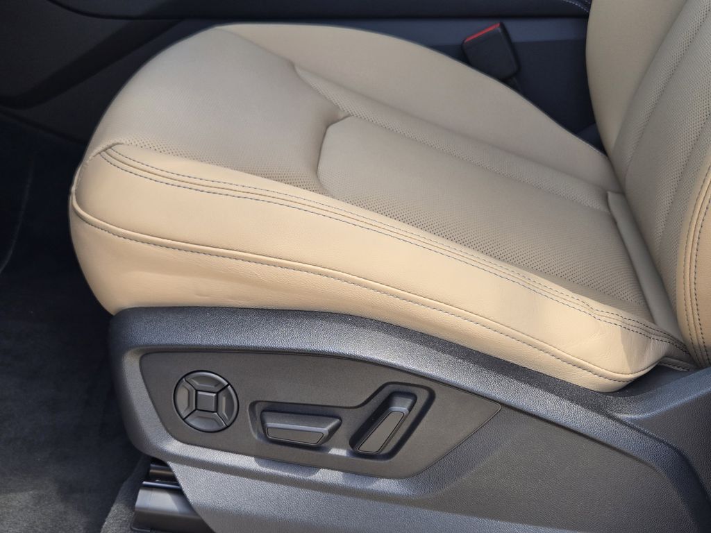new 2025 Audi Q7 car, priced at $78,950