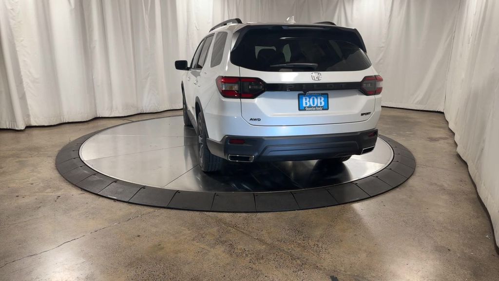 new 2025 Honda Pilot car, priced at $44,205
