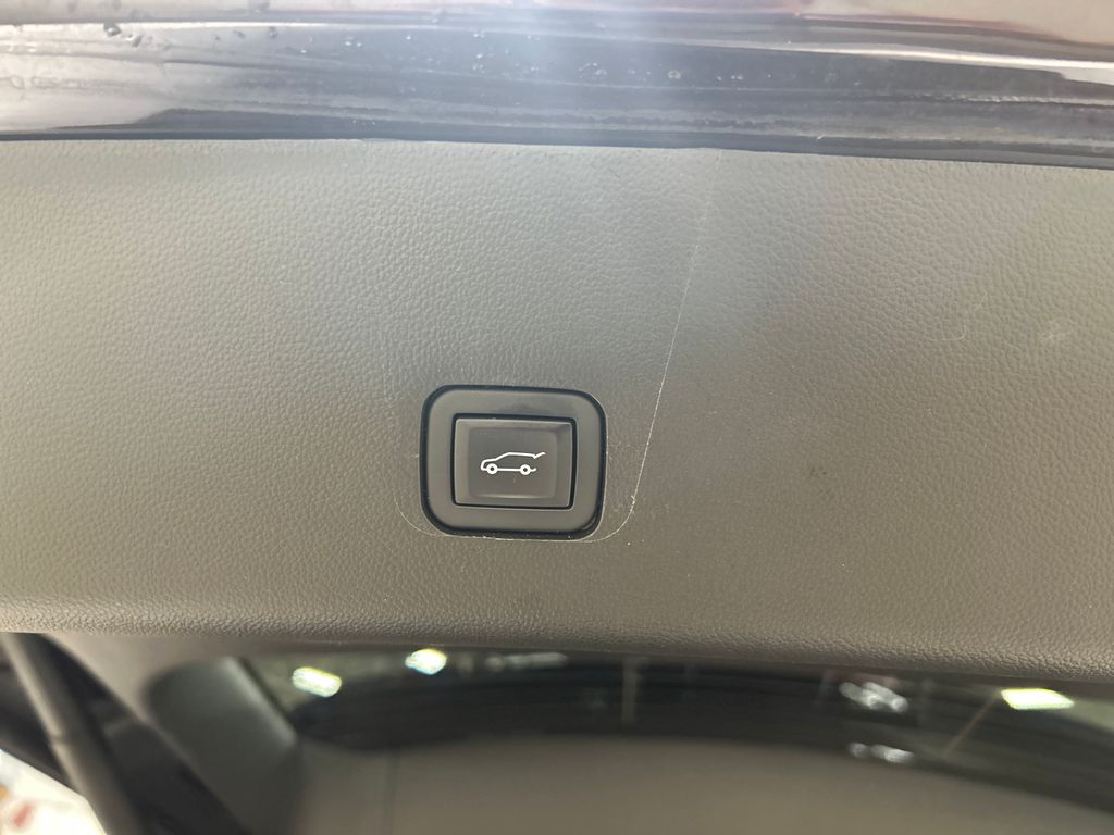 used 2020 Chevrolet Traverse car, priced at $28,947