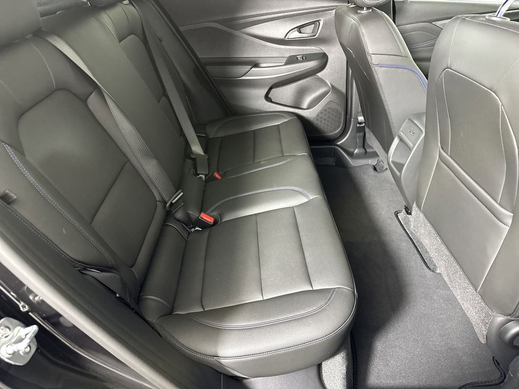 new 2025 Buick Envista car, priced at $29,570