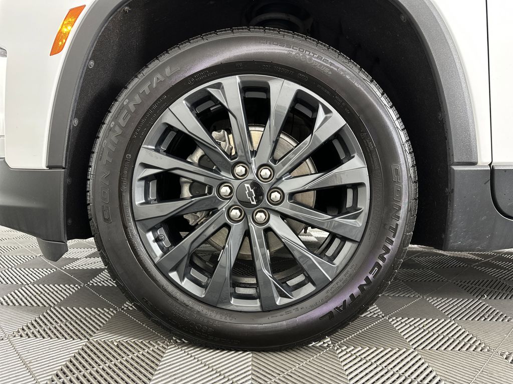 used 2022 Chevrolet Traverse car, priced at $32,988