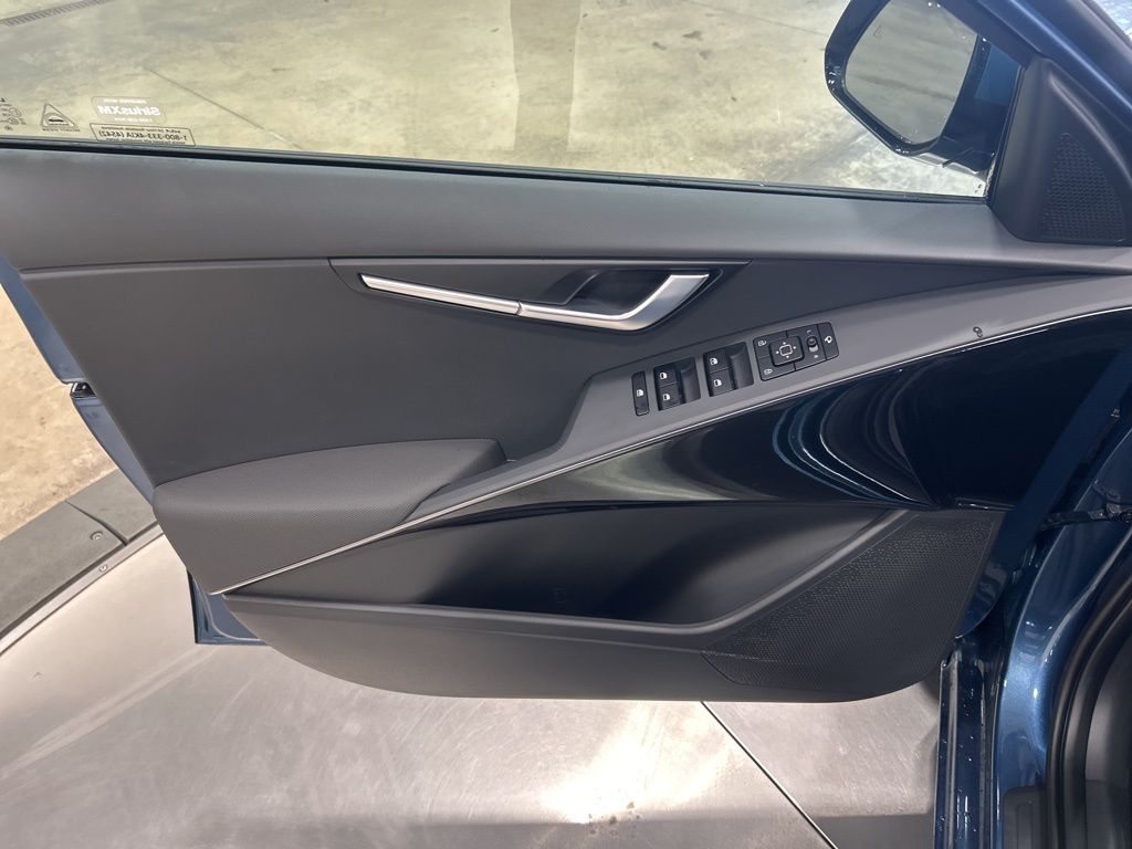 new 2025 Kia Niro car, priced at $30,554