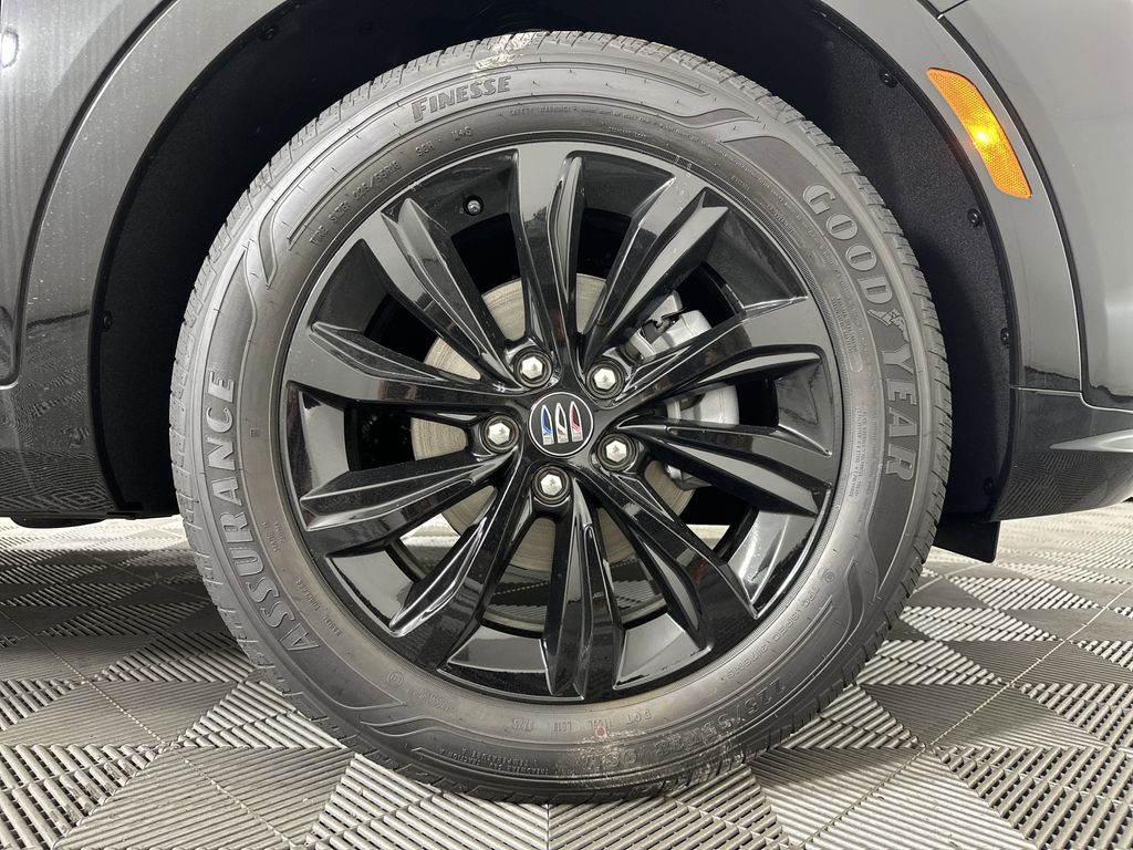 new 2025 Buick Envista car, priced at $29,570