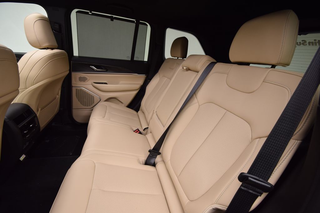new 2025 Jeep Grand Cherokee car, priced at $52,938