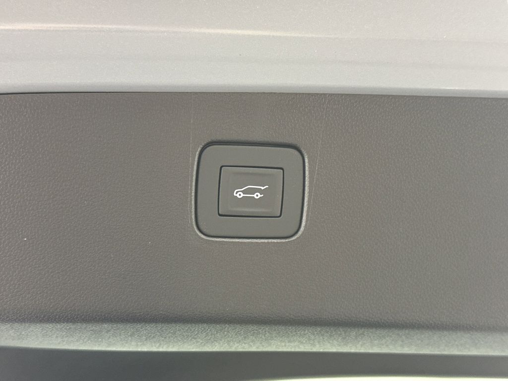 new 2025 Buick Envista car, priced at $29,869