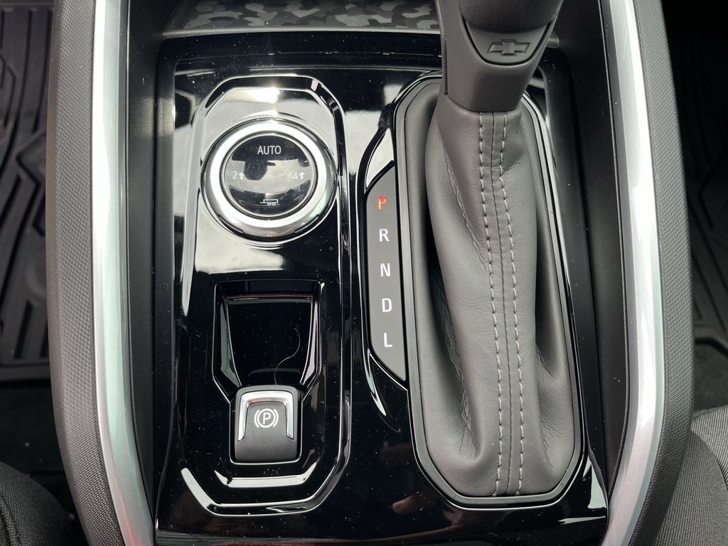 new 2025 Chevrolet Colorado car, priced at $30,400