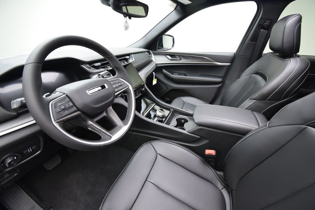 new 2025 Jeep Grand Cherokee car, priced at $46,126