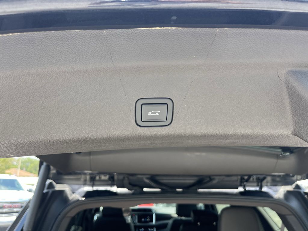 used 2023 GMC Yukon car, priced at $60,192