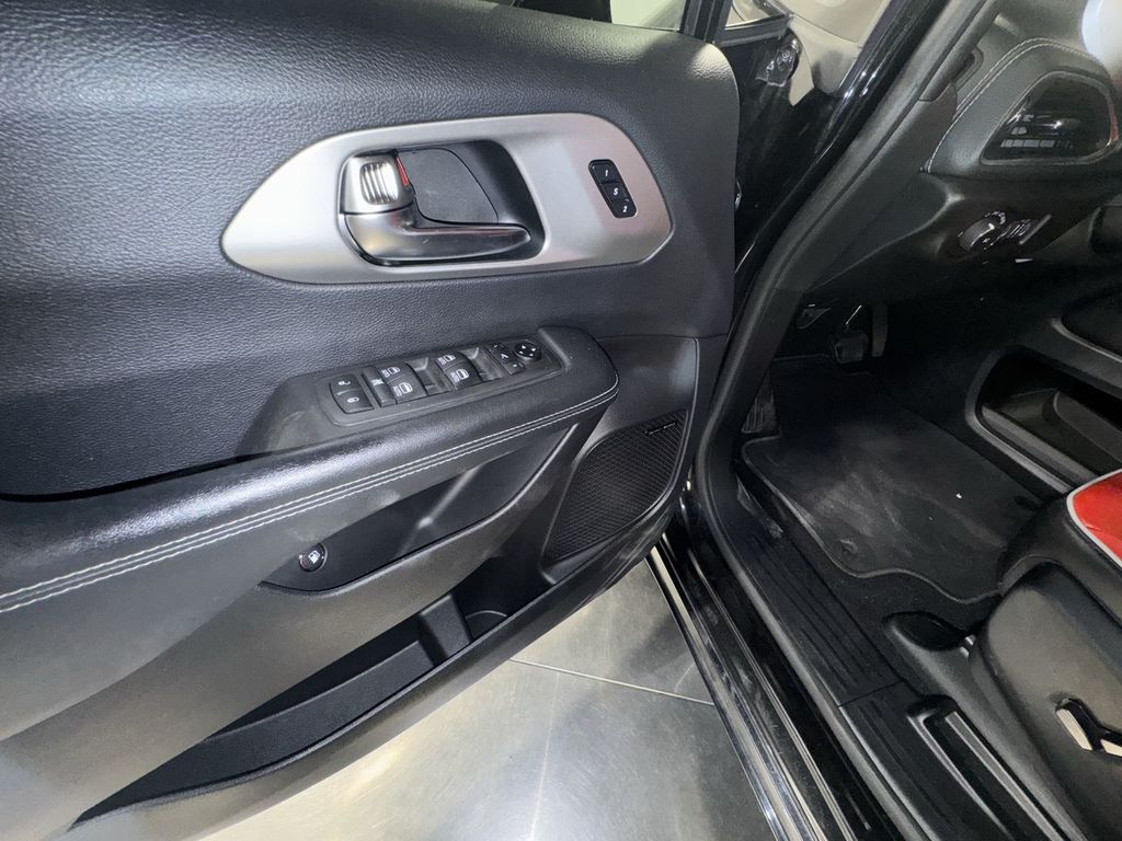 used 2021 Chrysler Pacifica Hybrid car, priced at $27,482