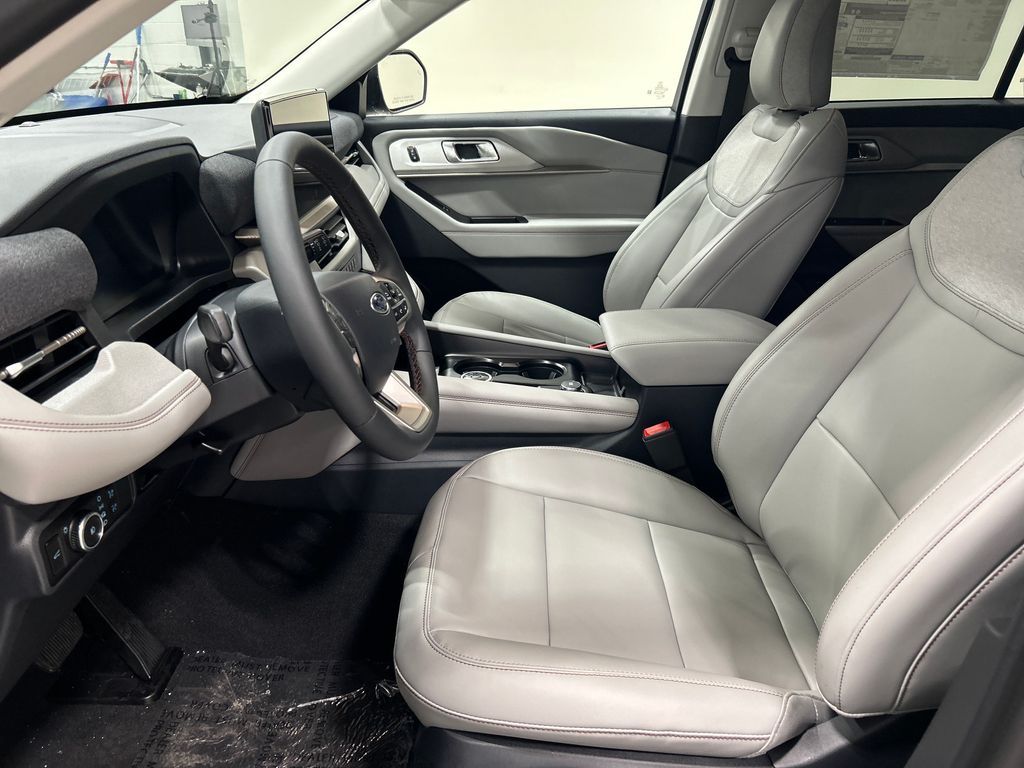 new 2025 Ford Explorer car, priced at $46,275
