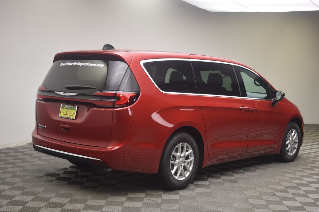 new 2026 Chrysler Pacifica car, priced at $39,642