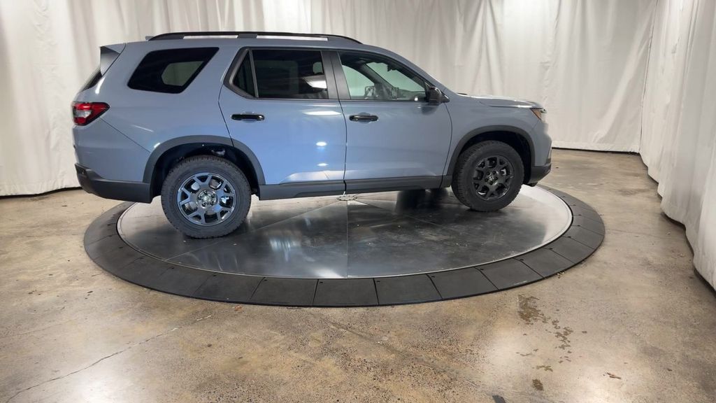 new 2025 Honda Pilot car, priced at $51,305