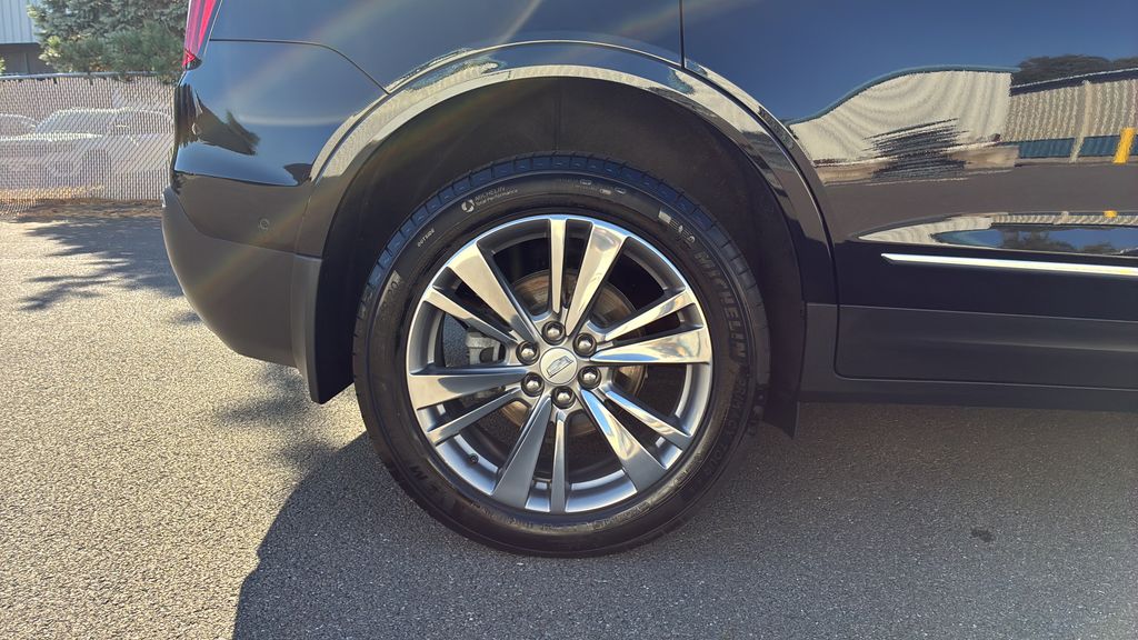 used 2022 Cadillac XT5 car, priced at $36,900