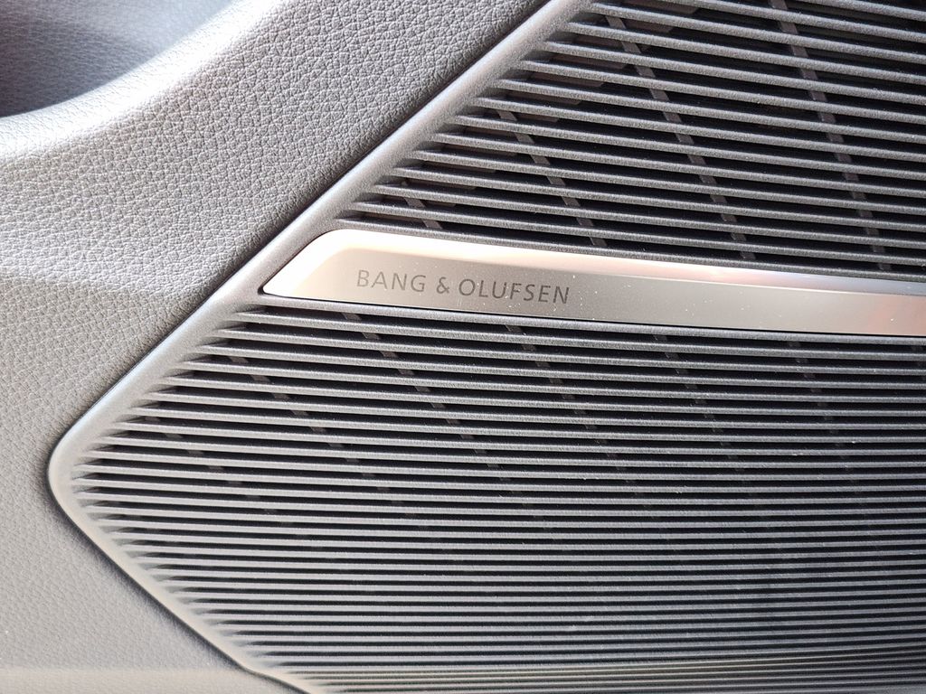 new 2025 Audi Q7 car, priced at $77,450