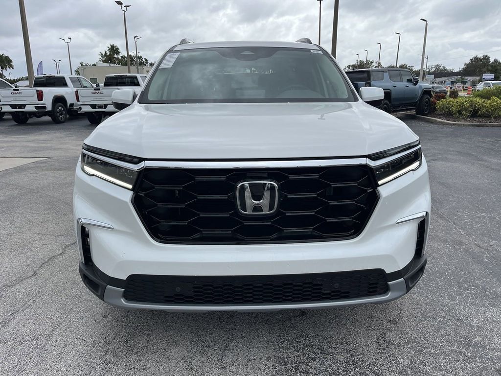 new 2025 Honda Pilot car, priced at $49,253