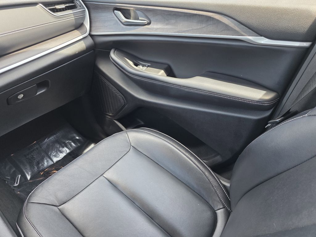 used 2023 Jeep Grand Cherokee car, priced at $27,595