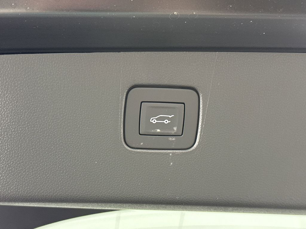 new 2025 Buick Envista car, priced at $29,570