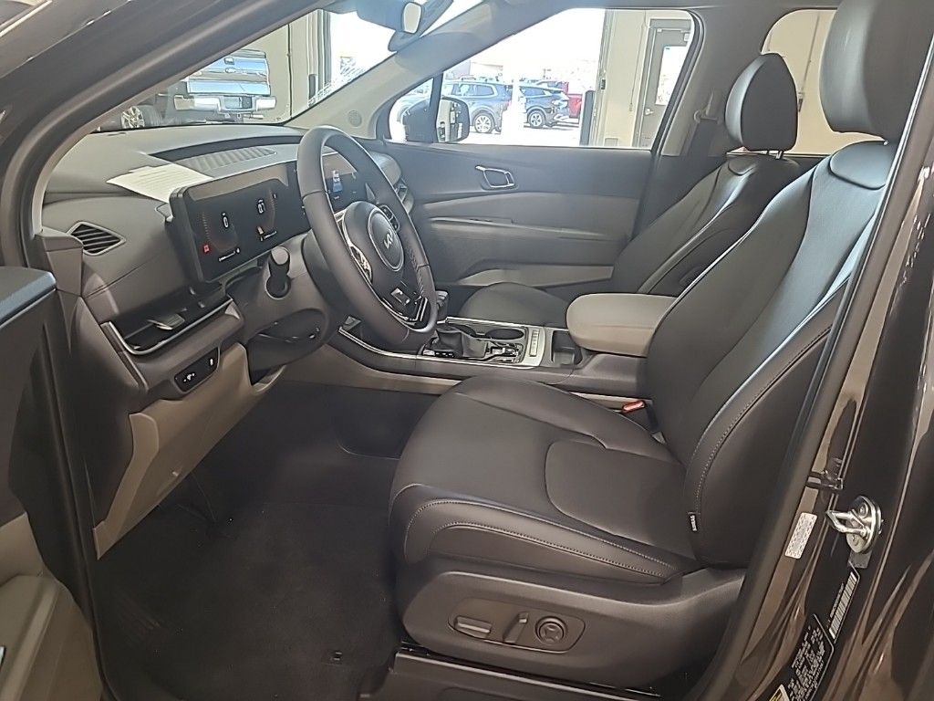 new 2025 Kia Carnival car, priced at $41,610