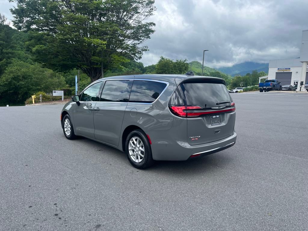 new 2025 Chrysler Pacifica car, priced at $43,527