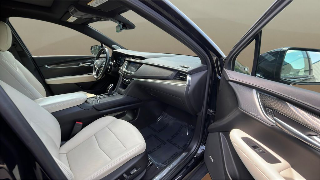 used 2020 Cadillac XT5 car, priced at $31,200
