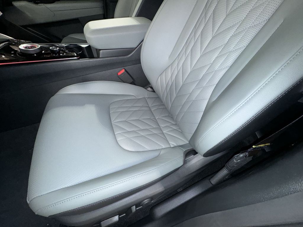 new 2025 Kia Sportage Plug-In Hybrid car, priced at $45,100