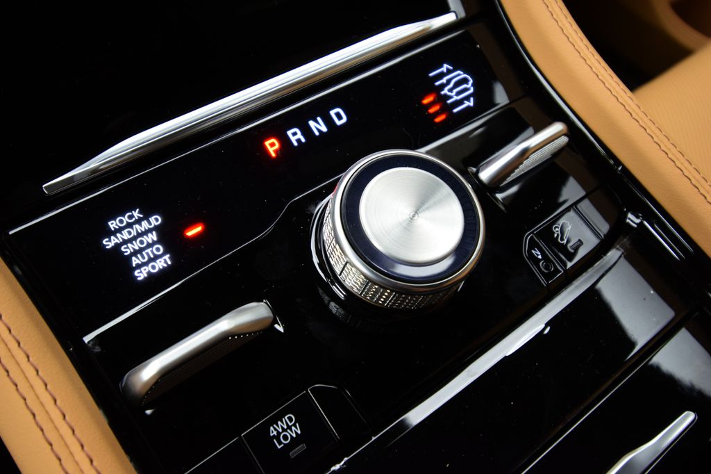 new 2025 Jeep Grand Cherokee L car, priced at $70,107
