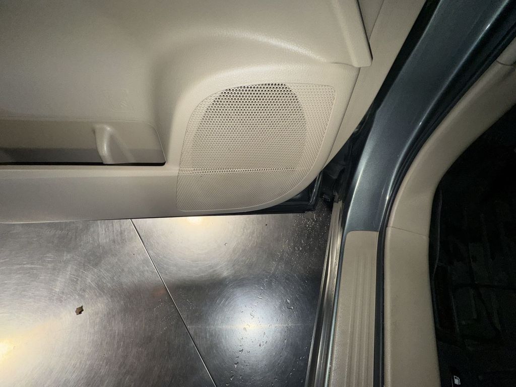 used 2013 Toyota Highlander car, priced at $14,992