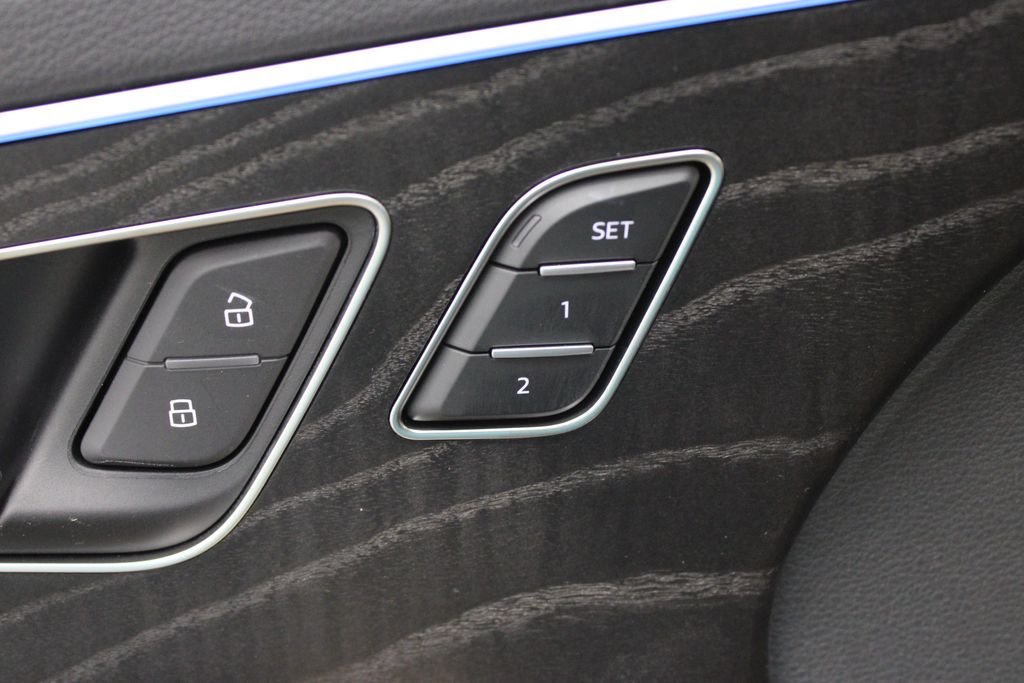 new 2025 Audi Q7 car, priced at $70,850