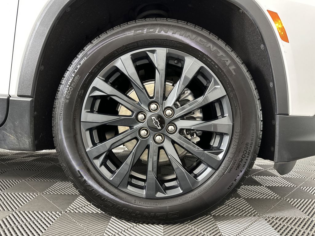 used 2022 Chevrolet Traverse car, priced at $32,988