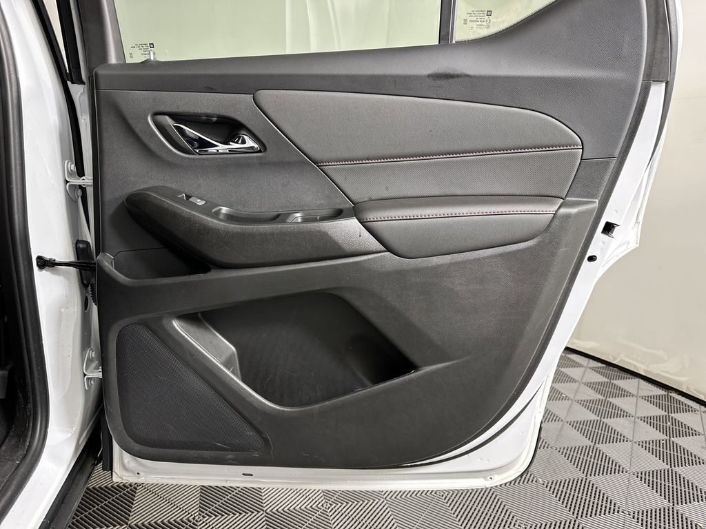 used 2022 Chevrolet Traverse car, priced at $32,988