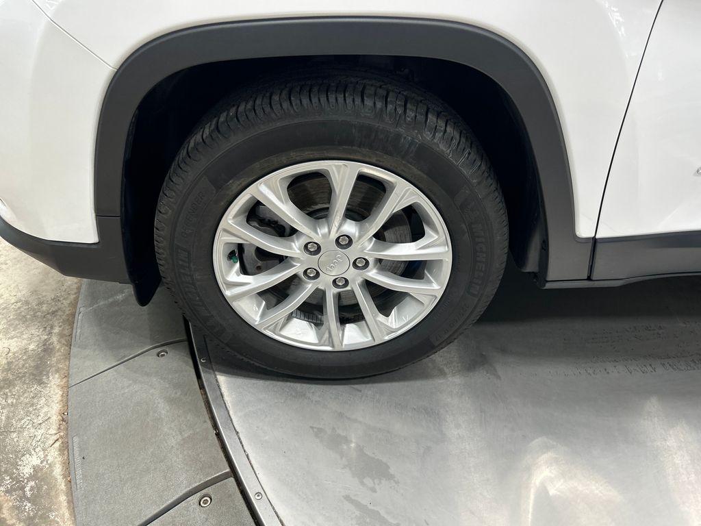 used 2019 Jeep Cherokee car, priced at $16,501