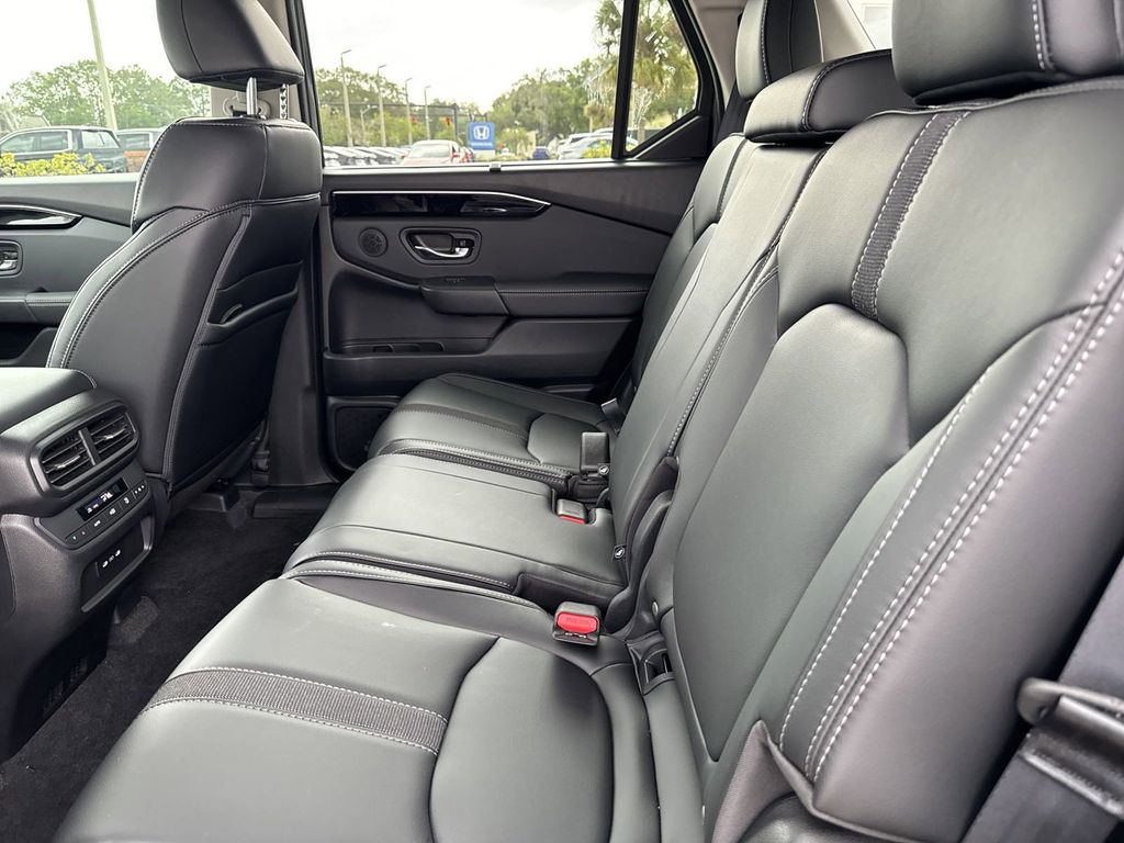 new 2025 Honda Pilot car, priced at $44,573