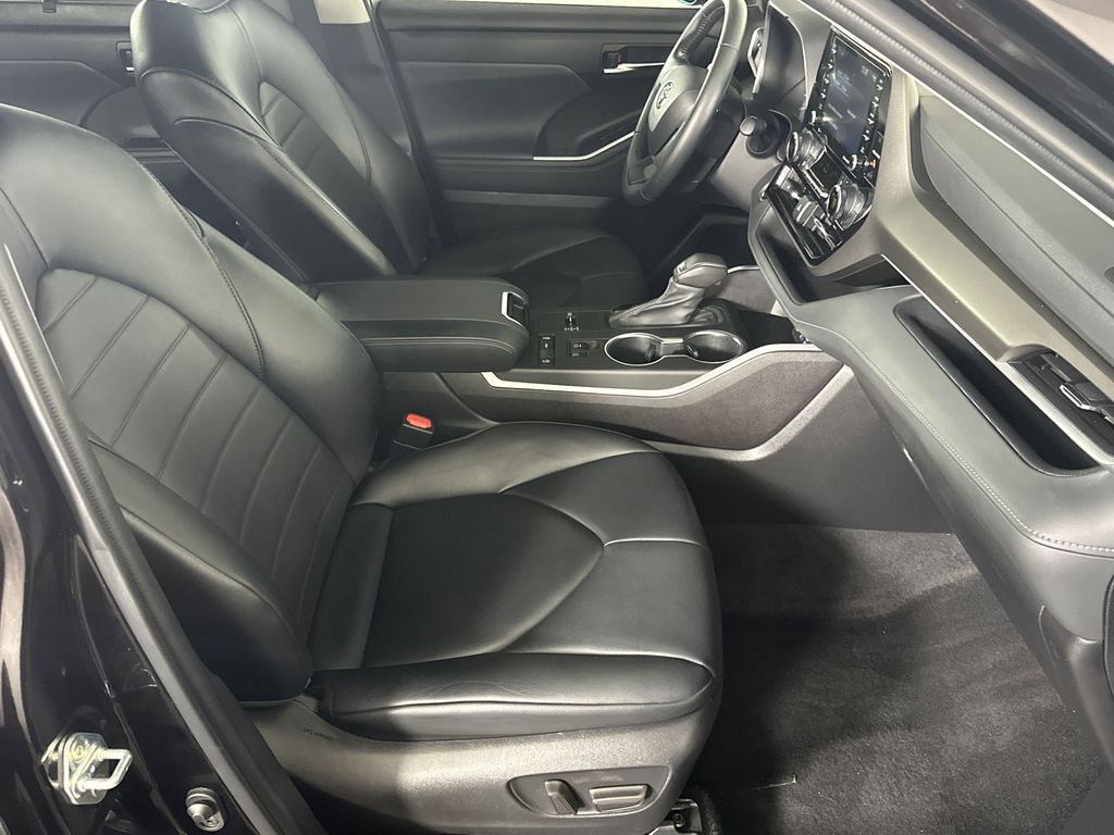 used 2022 Toyota Highlander car, priced at $34,711