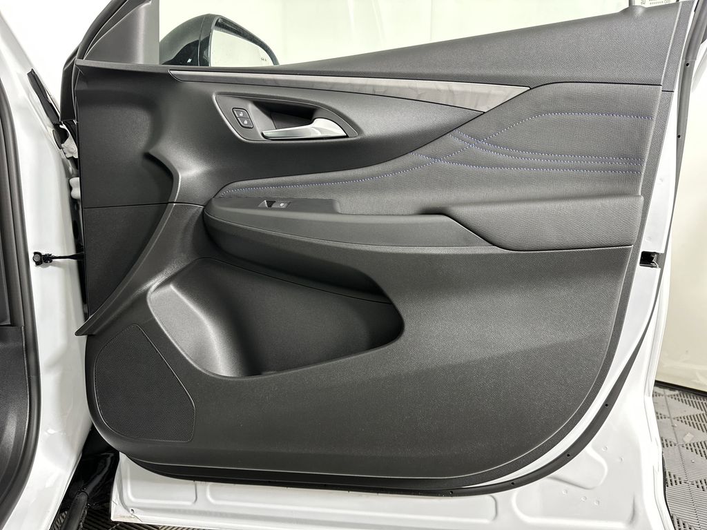 new 2025 Buick Envista car, priced at $29,075
