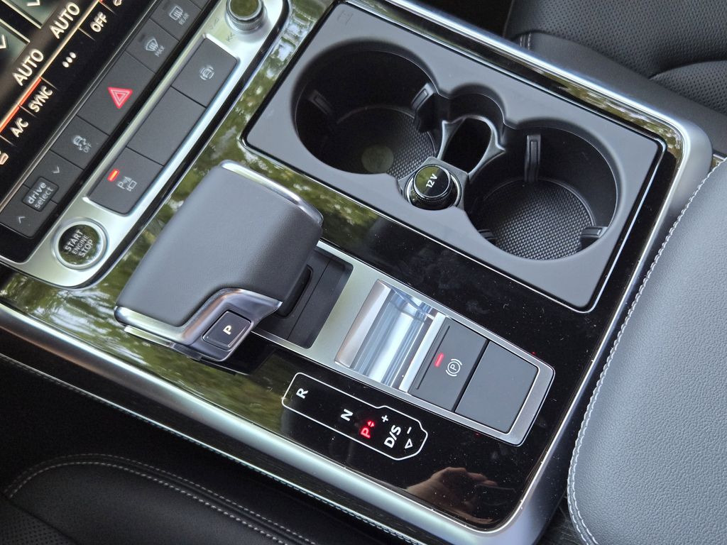 new 2025 Audi Q7 car, priced at $72,850
